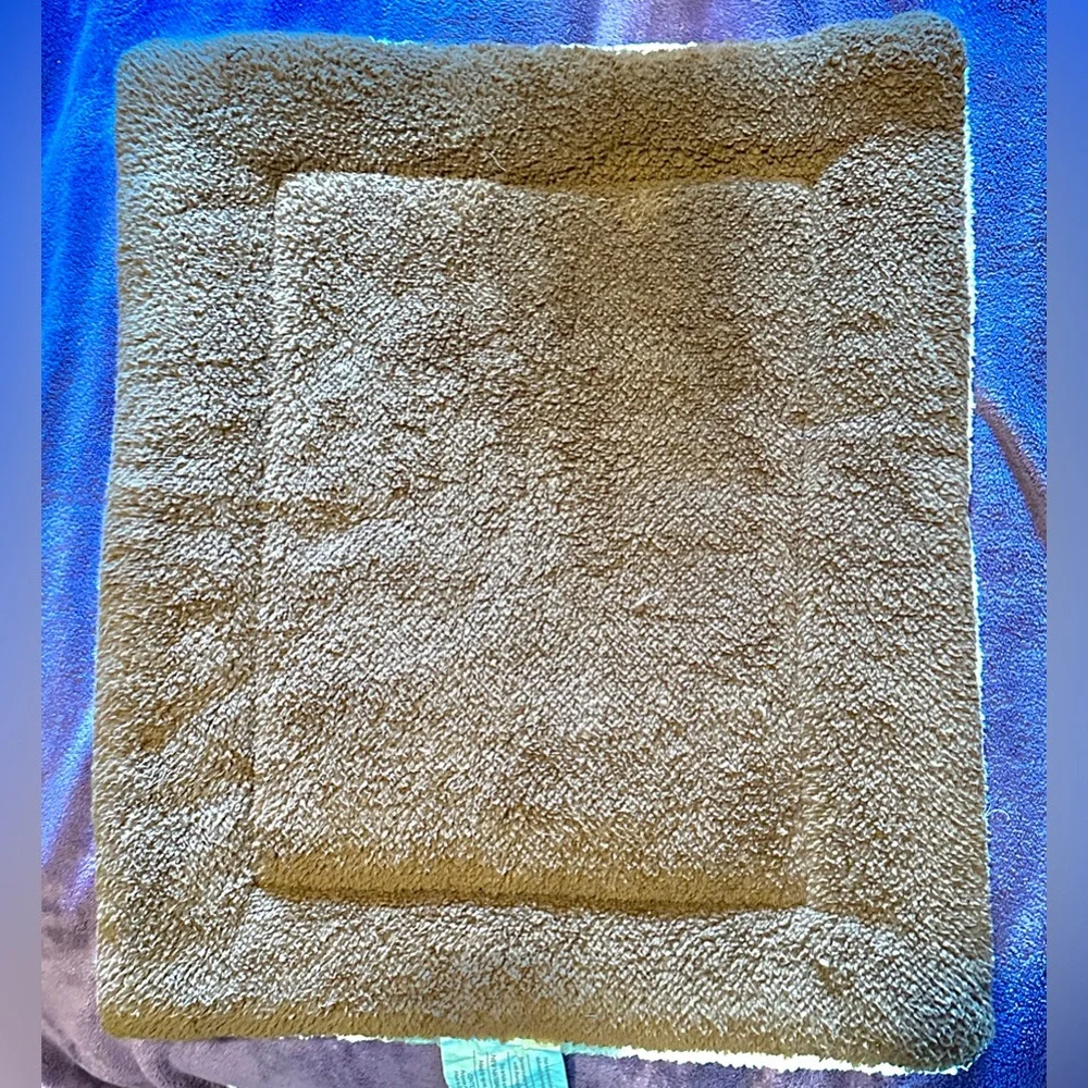 Cozy SELF HEATED SMALL PET BED - Cream and Brown, 21”x17” (2 available)